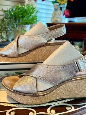 Clarks Ainsley Tulip Gold Metallic Slingback Cork Wedge Sandals
